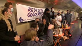 Un happening du collectif "Restons ouverts" dans le métro parisien.