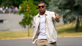 Kylian Mbappé arrivant à Clairefontaine le 9 juin 2023