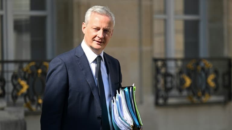 Le ministre de l'Economie Bruno Le Maire à la sortie de l'Elysée, le 19 avril 2023 à Paris