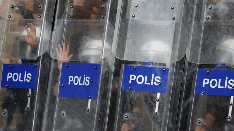 Lors d'affrontements entre policiers et manifestants dans le centre d'Istanbul, lundi dernier. La police turque est à nouveau intervenue samedi à Istanbul pour disperser des centaines de manifestants qui se rassemblaient pour marcher jusqu'au parc Gezi, d