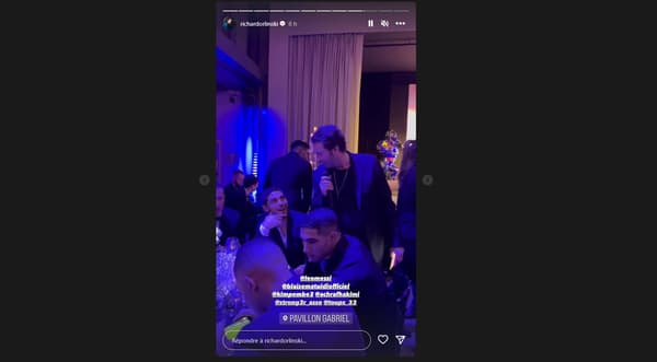 Kylian Mbappé et Achraf Hakimi surpris en train de regarder Real-Atlético, jeudi pendant le gala de l'association Strong3rs