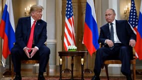Le président russe Vladimir Poutine et le président américain Donald Trump lors de son premier mandat sont photographiés avant une réunion à Helsinki, le 16 juillet 2018. Photo d'illustration