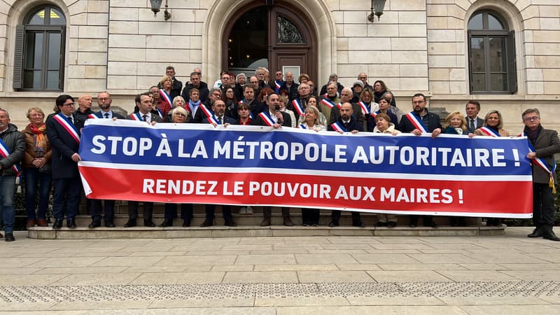 Des maires se rassemblent à Oullins pour dénoncer la gouvernance de la métropole de Lyon