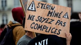 Manifestation à Nantes le 5 juin 2025  contre l'organisation d'un gala "La nuit du Bien commun", mouvement fondé notamment par le milliardaire conservateur Pierre-Édouard Stérin