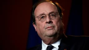 L'ex-président français socialiste François Hollande à Limoges le 22 mars 2022