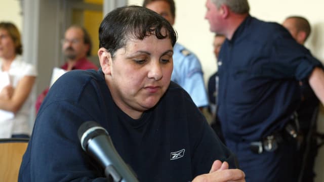 Myriam Badaoui lors de son procès, le 22 juin 2004. Elle a été condamnée à 15 ans de réclusion criminelle puis libérée en 2011.