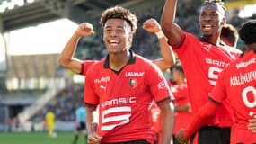 Le jeune Désiré Doué célèbre un but de Rennes en Ligue 1, avril 2024