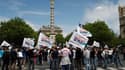 Plusieurs centaines de policiers ont manifesté jeudi en France (ici à Paris) pour protester contre leurs conditions de travail et réclamer la mise en place d'une protection administrative pour les fonctionnaires mis en examen dans l'exercice de leurs fonc