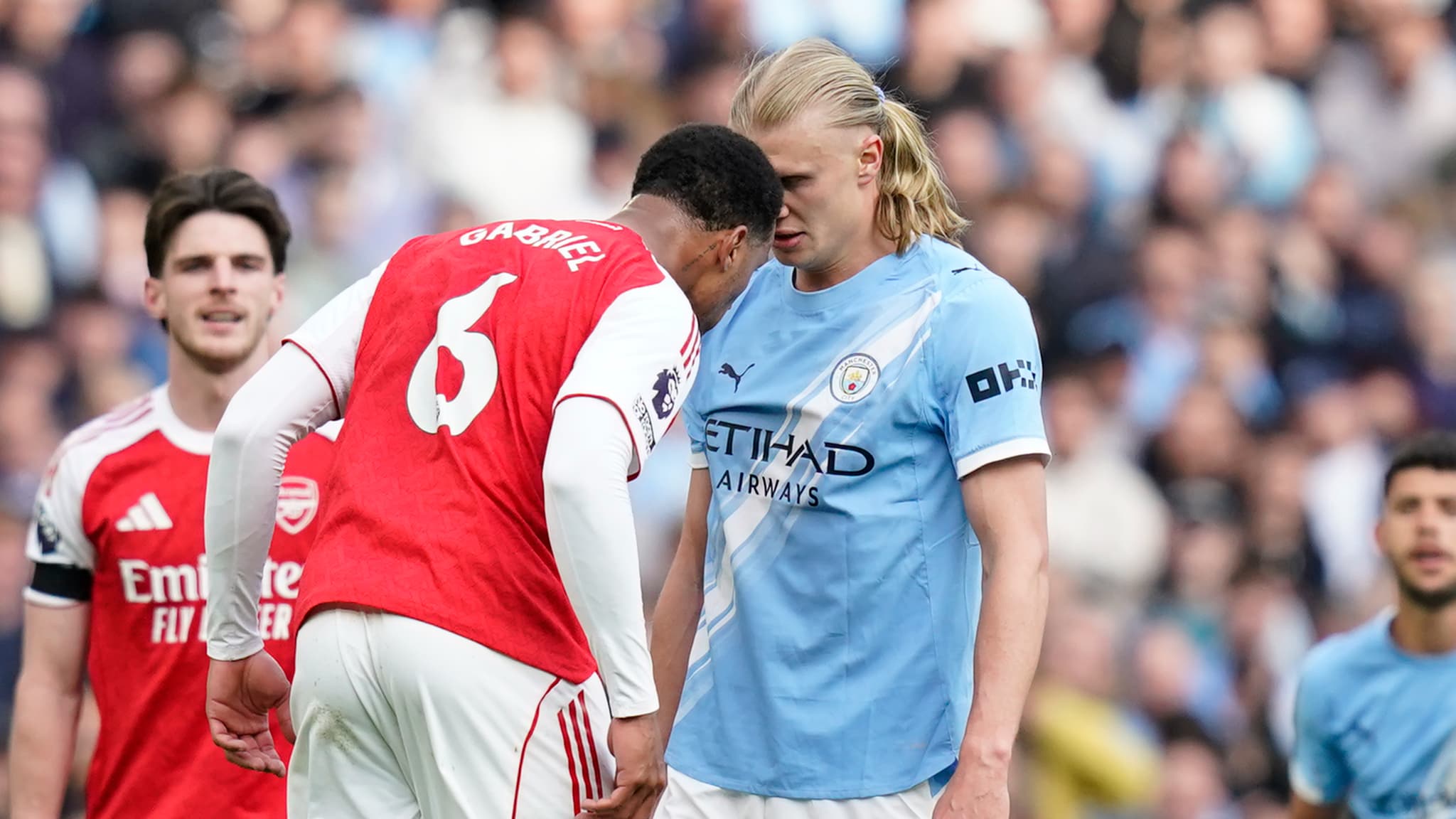 Haaland and Gabriel face to face after a duel during Manchester City-Arsenal in the Premier League, 14/19/2026