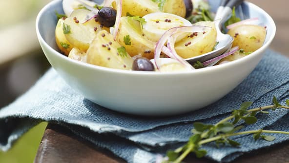 Cliquez-ici pour voir cette recette de salade de pommes de terre.
