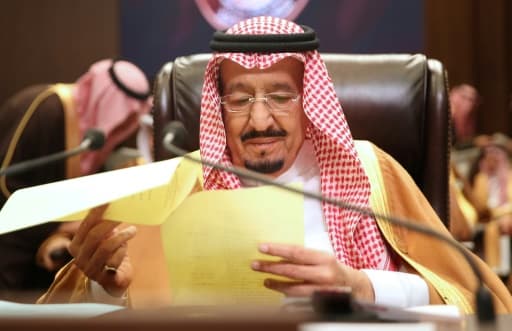 Le roi Salmane d'Arabie assiste au sommet annuel des dirigeants arabes, le 29 mars 2017 à Sweimeh, en Jordanie