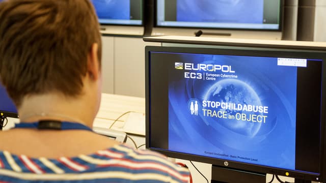 Europol lance un site internet pour aider à l'identification des pédophiles.