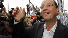 François Hollande a estimé samedi que sa situation de favori des sondages pour la primaire socialiste et l'élection présidentielle lui conférait un "devoir supérieur". A six semaines du premier tour de la primaire d'octobre, le député de Corrèze est un ce
