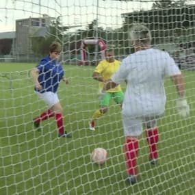 Les "mamies foot" chaussent les crampons pour un match inédit 