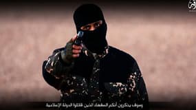 Le Premier ministre britannique David Cameron a qualifié lundi de "truc désespéré" une vidéo, diffusée dimanche, où l'organisation jihadiste Daesh menace le Royaume-Uni et montre l'exécution de cinq "espions" - Photo de progagande