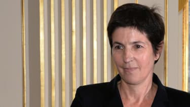Christine Angot décoré de l'Ordre des Arts et des Lettres en 2013.