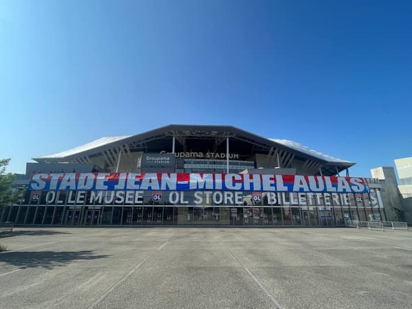 A Bad Gones banner in front of Groupama Stadium