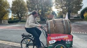 Ce mercredi, le dernier cru du Beaujolais nouveau ne sera pas acheminé à Lyon en bateau, comme le veut la tradition, mais à vélo.