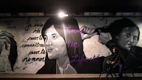 Une peinture murale en hommage à Masha Amini le 6 octobre 2022 à Paris