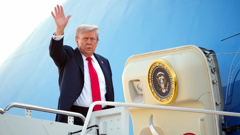 Donald Trump monte dans l'Air Force One, ce 15 août. (photo d'illustration)