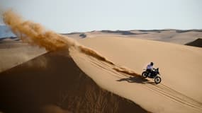 Le Français Adrien Van Beveren lors de la 8e étape du rallye Dakar entre al-Dawadimi et Wadi Ad-Dawasir en Arabie saoudite le 10 janvier 2022