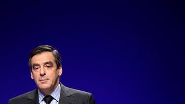 Le Premier ministre François Fillon a prolongé et élargi vendredi le moratoire sur le gaz et les huiles de schiste, dont l'exploitation est combattue par les écologistes. La recherche et les travaux sont désormais suspendus jusqu'à la fin de la première q