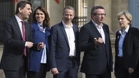 Les députés PS Daniel Goldberg, Aurélie Filippetti, Laurent Baumel, Christian Paul et Marie-Noëlle Lienemann à Paris, le 11 mai 2015.