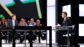 Nicolas Sarkozy sur le plateau de Des Paroles et Des Actes, sur France 2. Nicolas Sarkozy a pimenté jeudi la deuxième d'une série de deux émissions télévisées avec les prétendants à l'Elysée en s'en prenant vivement à la candidate écologiste Eva Joly, qui