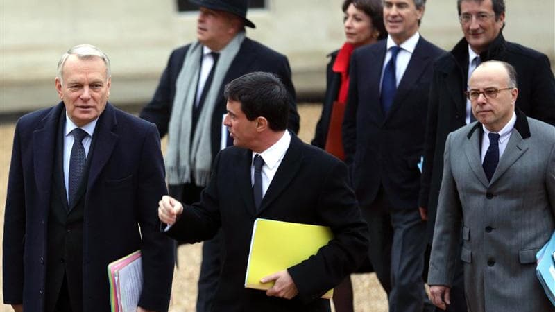 Arrivée à l'Elysée du Premier ministre Jean-Marc Ayrault et de quelques-uns des membres de son gouvernement, dont le ministre de l'Intérieur Manuel Valls.