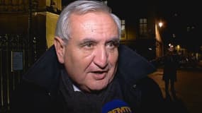 "Le bilan, c'est 'quatre contre un'", insiste Jean-Pierre Raffarin.