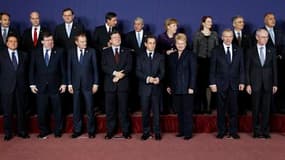 Les dirigeants de l'Union européenne ont affiché leur unité jeudi lors de la première journée du sommet de Bruxelles en décidant d'une réforme limitée du traité européen afin de créer un mécanisme permanent de gestion des crises. /Photo prise le 16 décemb