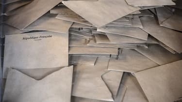 Des bulletins de vote sortis de l'urne (illustration)
