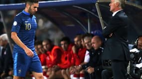 Karim Benzema et Didier Deschamps... Aucun regard entre les deux hommes au moment de la sortie du Madrilène