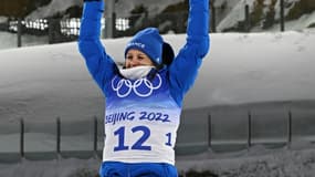 La joie de la Française Anaïs Chevalier-Bouchet, 2e de l'individuel (15 km), aux Jeux olympiques de Pékin, le 7 février sur le site de Zhangjialkou