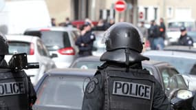 Des policiers de la BRI ont perquisitionné un immeuble à Mantes-la-Jolie ce vendredi après-midi. (Photo d'illustration)