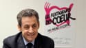 A trois jours de Noël, Nicolas Sarkozy a visité jeudi un entrepôt des Restaurants du Coeur puis un centre de distribution de l'association qui symbolise, à ses yeux, la "France généreuse". /Photo prise le 22 décembre 2011/REUTERS/Eric Feferberg/Pool