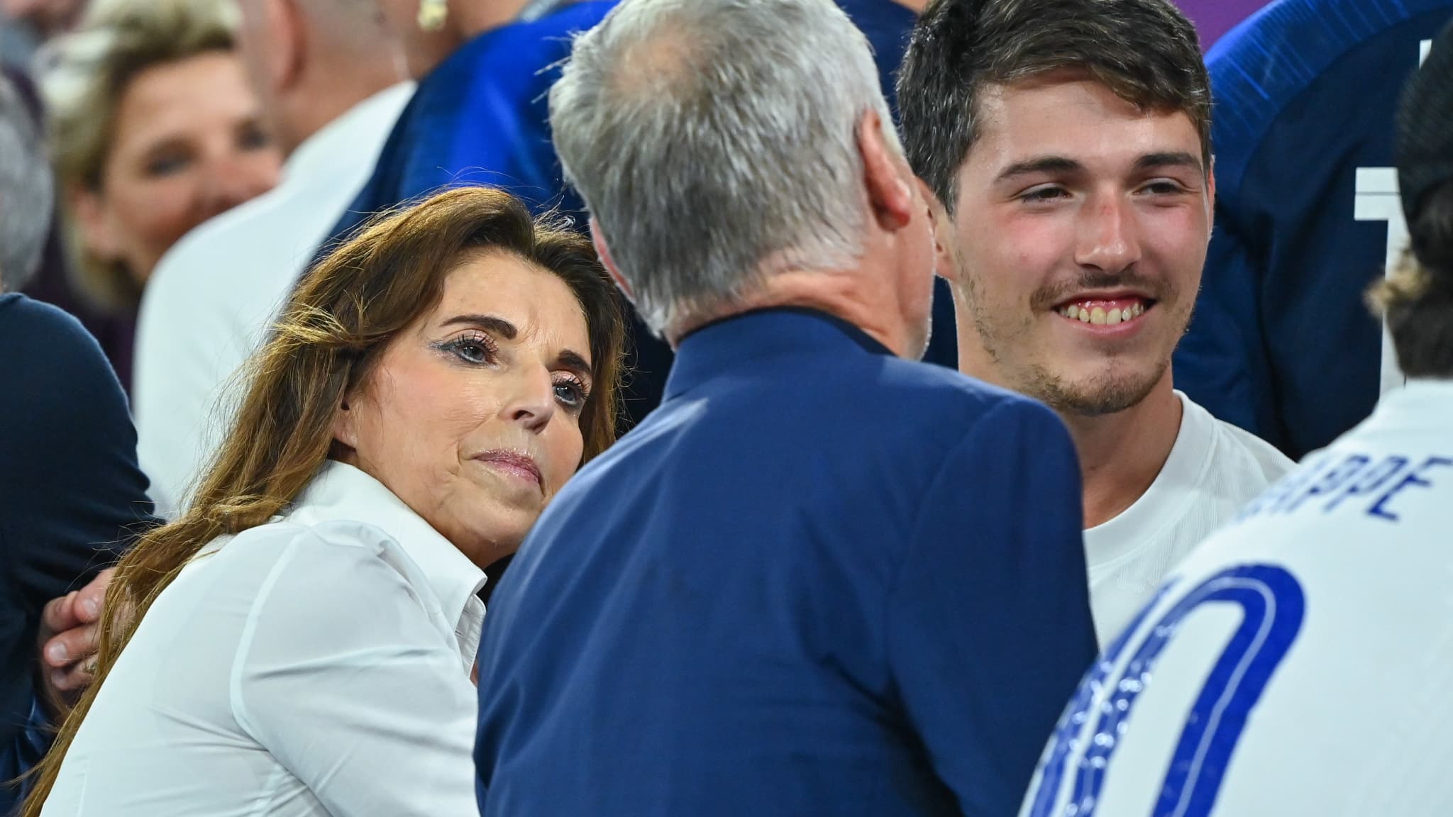 Didier Deschamps aux côtés de sa famille après la victoire des Bleus.