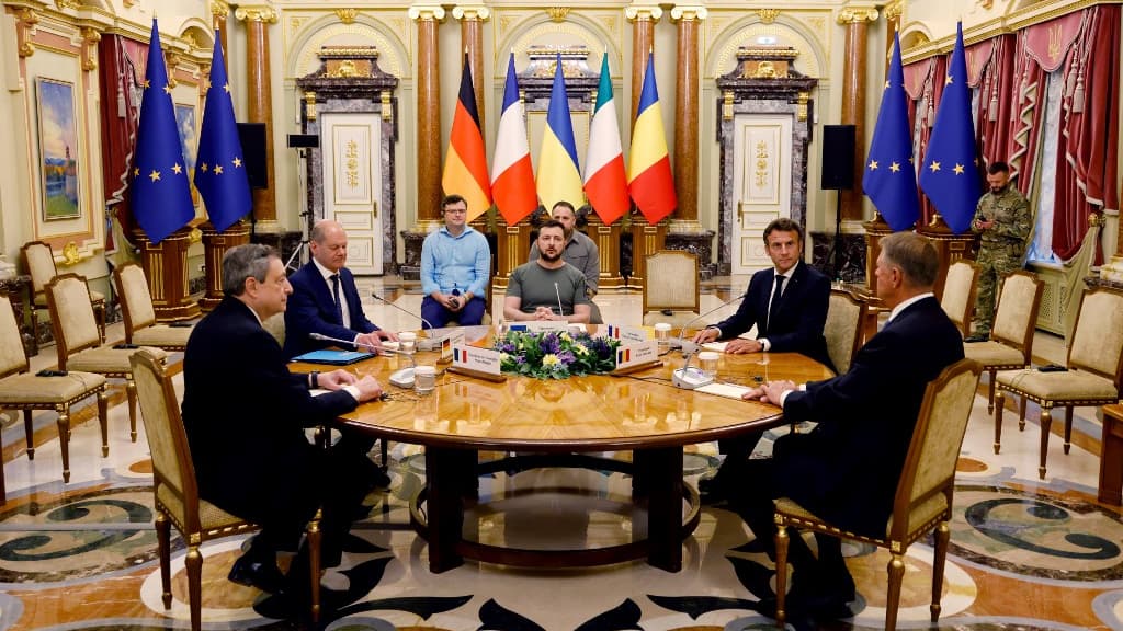 Olaf Scholz, Emmanuel Macron, Mario Draghi, et Klaus Iohannis avec Volodymyr Zelensky le jeudi 16 juin 2022 à l'occasion d'une visite historique en Ukraine, en pleine guerre contre la Russie. 