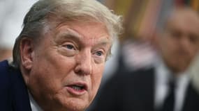 Le président américain Donald Trump s'adresse à la presse dans le bureau ovale de la Maison Blanche, le 18 juin 2025.