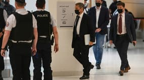 L'ancien président Nicolas Sarkozy (c) arrive pour une audience dans l'affaire Bygmalion au tribunal à Paris, le 15 juin  2021