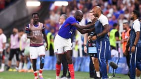 Jean-Philippe Mateta et Thierry Henry lors des JO de Paris 2024.
