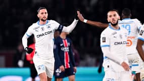Adrien Rabiot checké par un coéquipier lors de PSG-OM, le 16 mars 2025