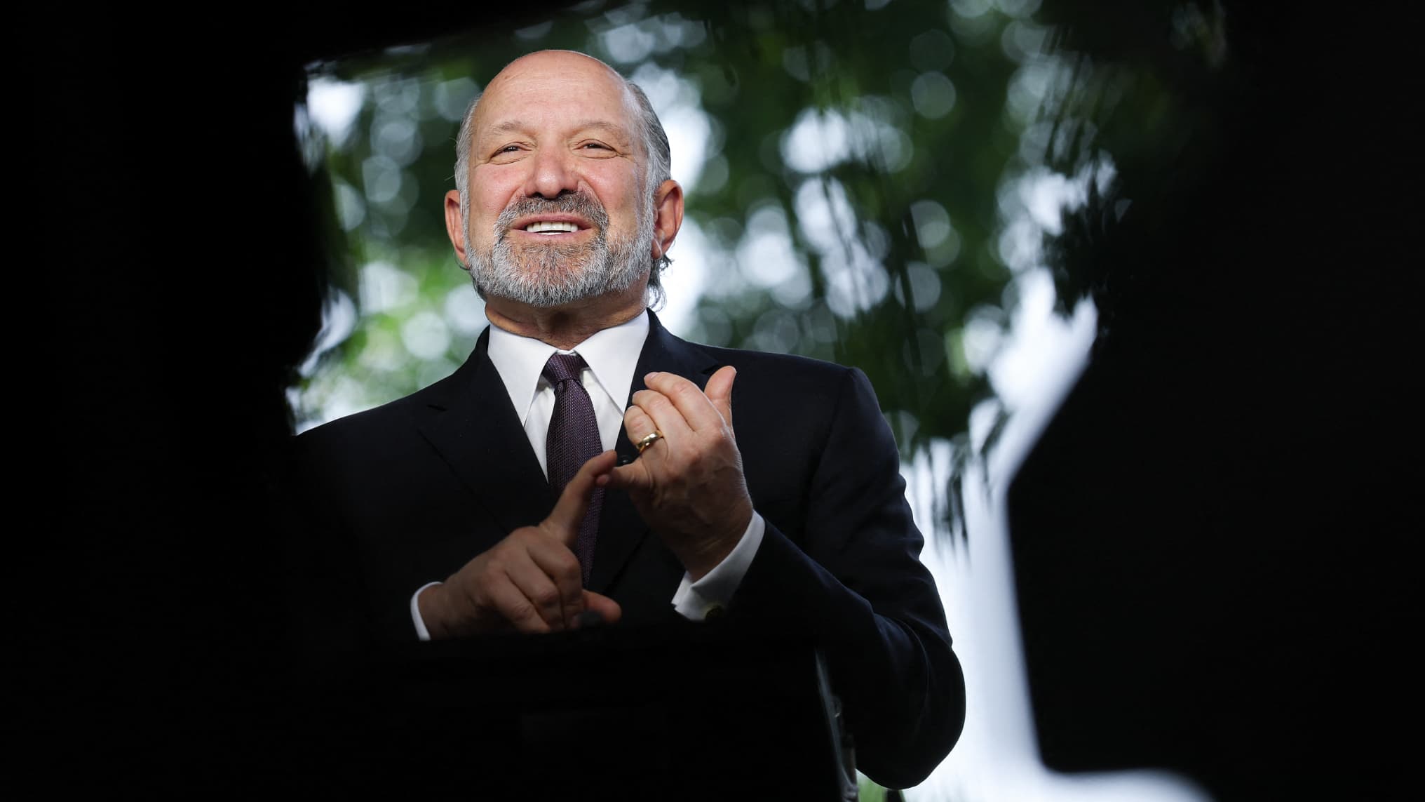 MIRACULÉ DU 11-SEPTEMBRE, BANQUIER INTRAITABLE, DÉMOCRATE DEVENU FAN DE TRUMP… QUI EST HOWARD LUTNICK, LE CERVEAU DES DROITS DE DOUANE AMÉRICAINS?