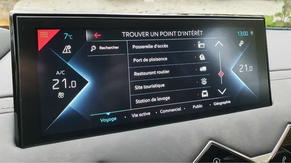 L'écran, suffisamment grand, lisible et réactif, se révèle agréable d'utilisation. L'écran, suffisamment grand, lisible et réactif, se révèle agréable d'utilisation.