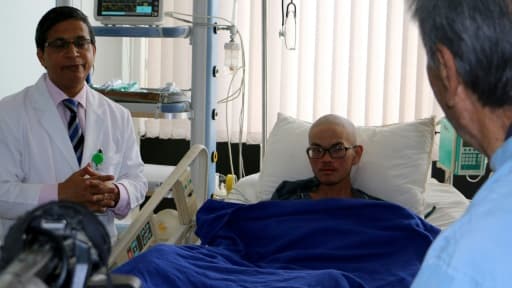 Liang Sheng-yueh, un jeune randonneur taïwanais, en convalescence à l'hôpital de Katmandou, le 27 avril 2017