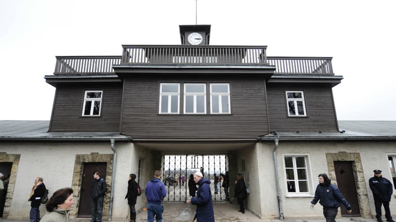 L'entrée du camp de Buchenwald, le 11 avril 2010.