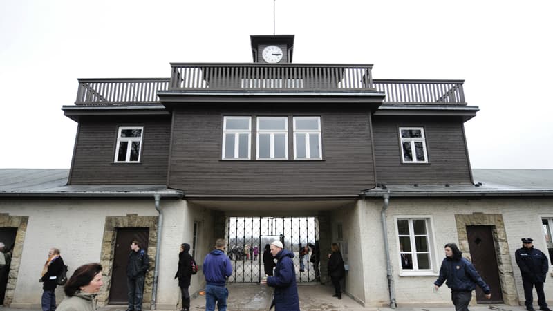 L'entrée du camp de Buchenwald, le 11 avril 2010.