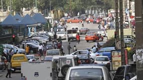 A Abidjan, fin décembre. La forte réticence de Paris à intervenir militairement en Côte d'Ivoire semble marquer la fin d'une époque tumultueuse marquée par une intense activité de l'armée française sur le sol africain. /Photo prise le 21 décembre 2010/REU