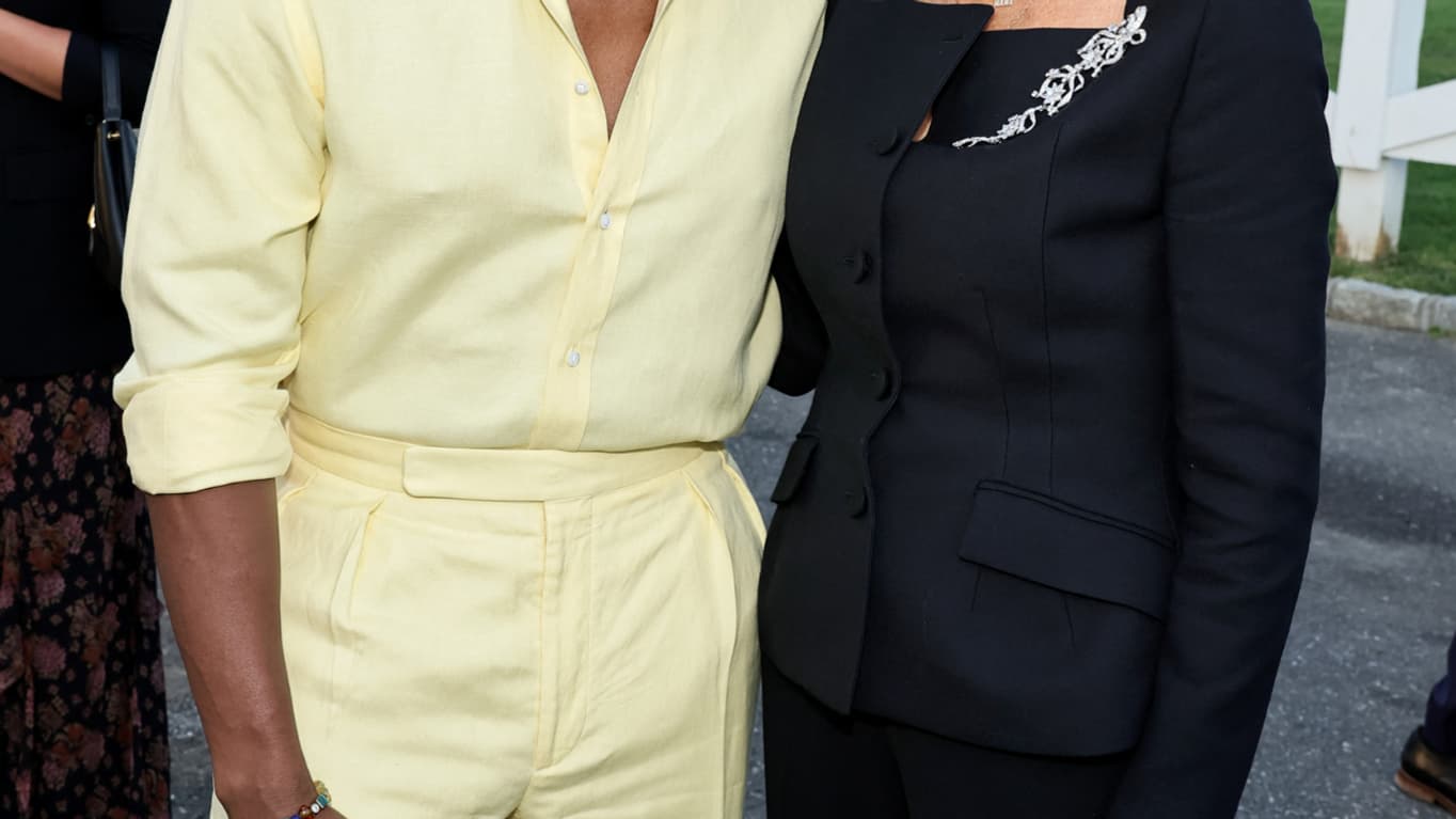 Jill Biden et Usher au défilé Ralph Lauren le 5 septembre 2024 lors de la Fashion Week de New York. Jill Biden et Usher au défilé Ralph Lauren le 5 septembre 2024 lors de la Fashion Week de New York.