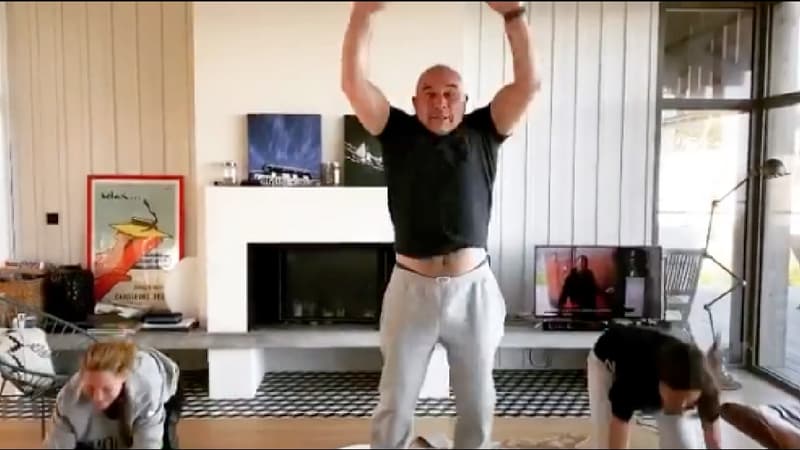 Vincent Moscato en pleine série de burpees